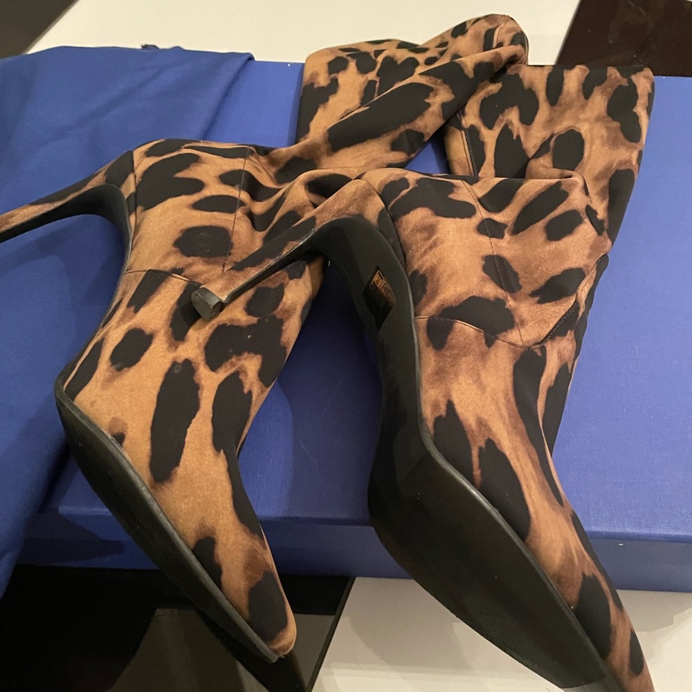 Stuart Weitzman - Picture 5 of 6